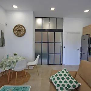 https://sunbeach-carihuela-torremolinos.hotelsinnerja.org