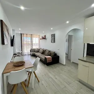 https://los-cristianos-los-cristianos-tenerife-38650.in-canary-islands.com